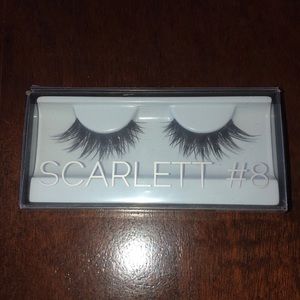 Huda Beauty Lashes #8 Scarlett